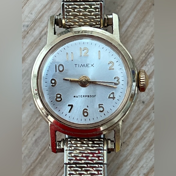Timex Vintage Mechanical Waterproof Watch Gold Stretch Bracelet Stainless Dial - Picture 5 of 15